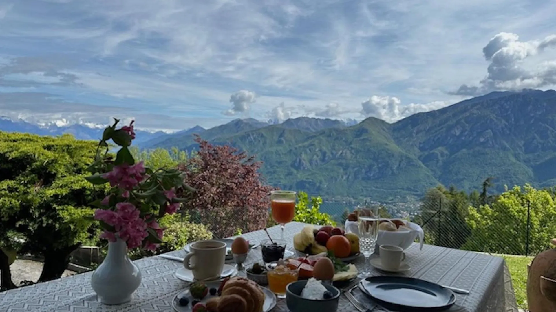 Villa D'Alba Guest House Civenna Italy